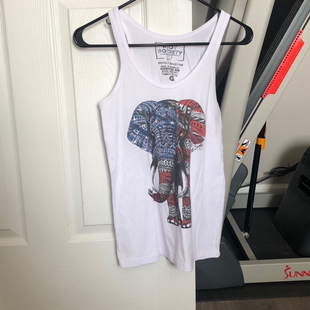 Never worn -xs riot society elephant graphic tank